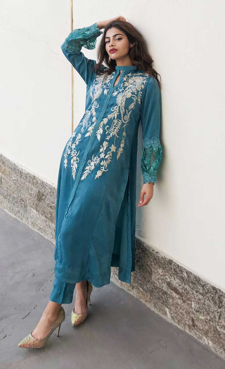 blue velvet dress pakistani Velvet Silk Kameez pakistani S / Yes blue velvet dress pakistani Velvet Silk Kameez pakistani S / Yes